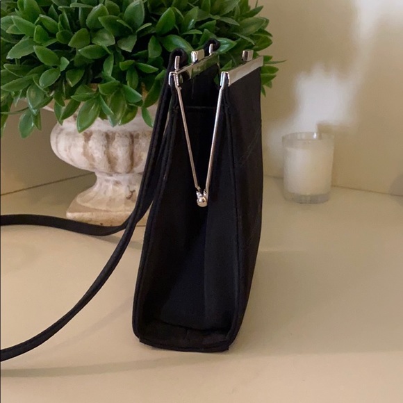 Black purse - Picture 3 of 4